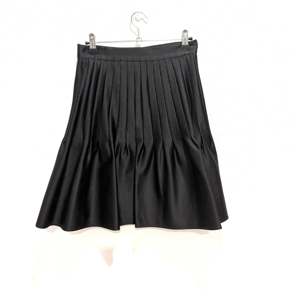Gianni Bini‎ Black satin pleated Skirt with Subtle Ribbing 4